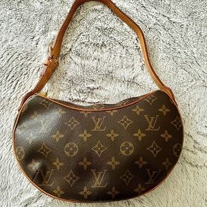 Authentic Louis Vuitton vintage shoulder bag!